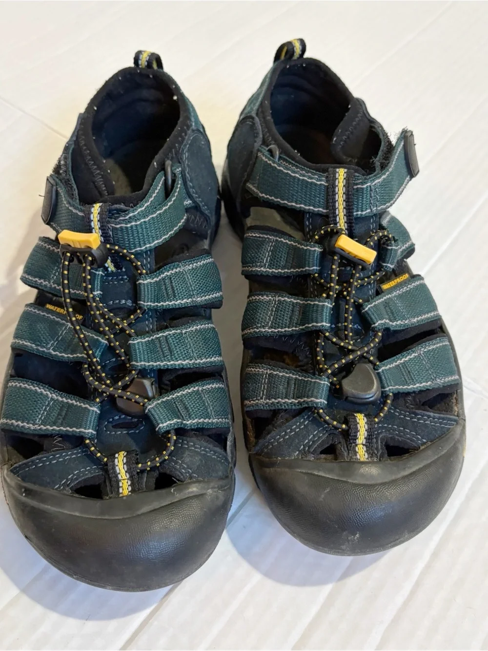 Keen Newport Sandals Big Kid’s Size 5 Hiking Water Shoes Keens Outdoor Travel